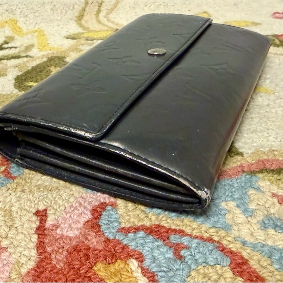 SOLD LOUIS VUITTON Metallic Monogram Vernis Sarah Long Bi-Fold Wallet - Picture 5 of 16
